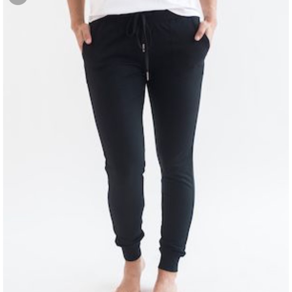Zyia Black unwind joggers